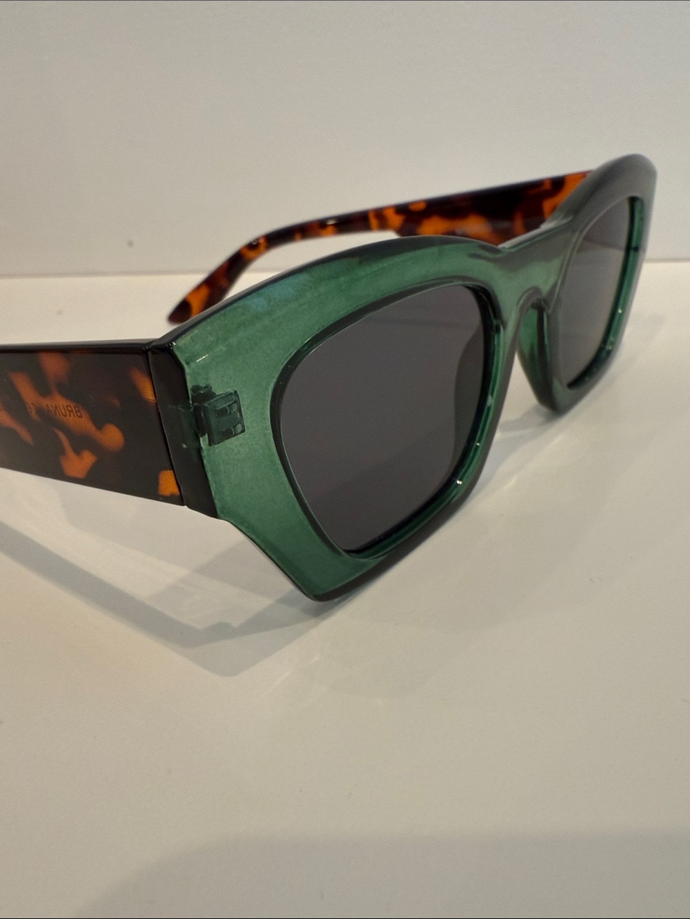 Spanish🇪🇸 Green Frame Sunglasses with Tortoiseshell Temples - Women Accessories